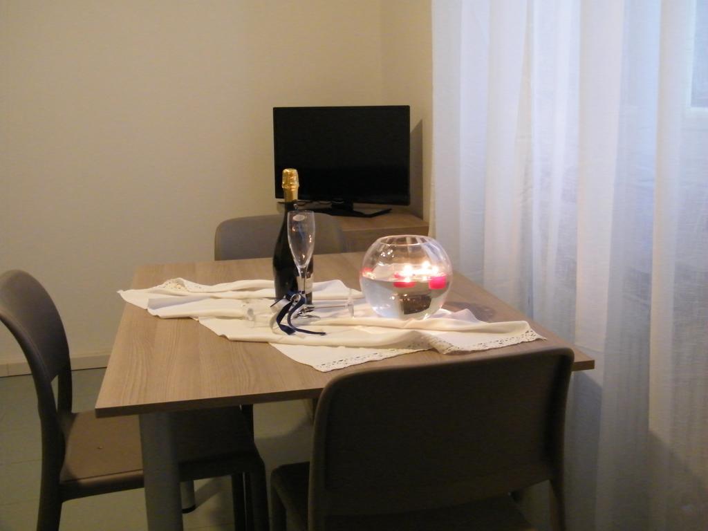 Residenza Acqua Terra Fuoco Apartment Комо Стая снимка